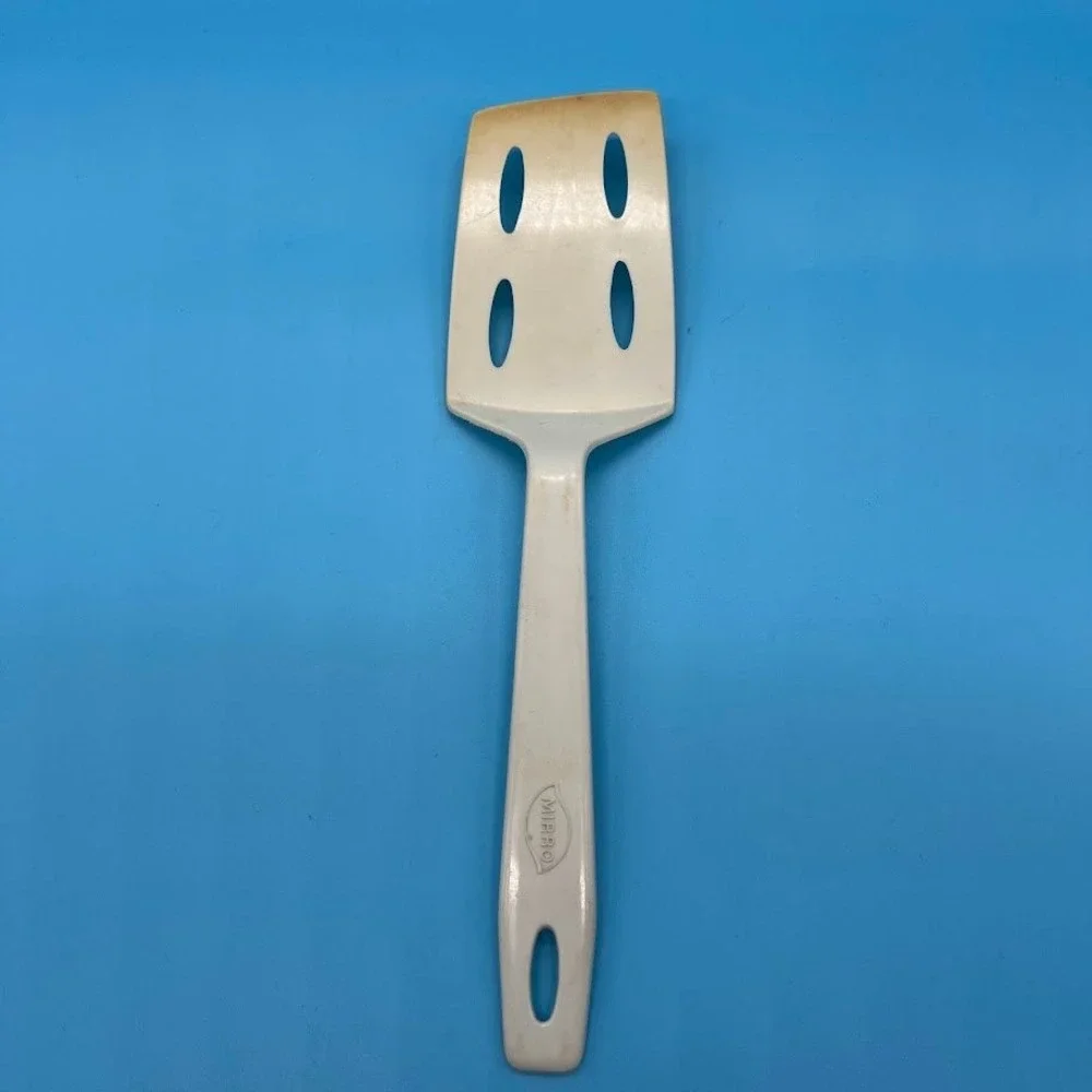 Mirro Vintage White Plastic Slotted Spatula Turner 11 1/4 Inch Kitchen Utensil